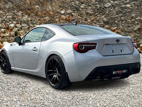 Used 2018 Toyota 86 image 10