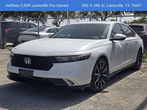 Used 2023 Honda Accord Touring image 3