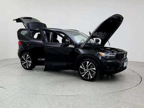 Used 2019 Volvo XC40 T5 R-Design image 10