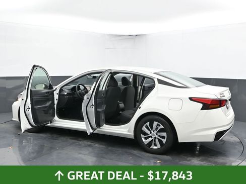 Used 2024 Nissan Altima 2.5 S FWD image 56
