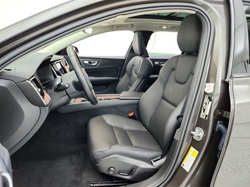 Used 2025 Volvo V60 B5 Cross Country Plus AWD/4WD image 17
