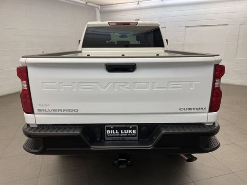 Used 2026 Chevrolet Silverado 2500 Custom image 7