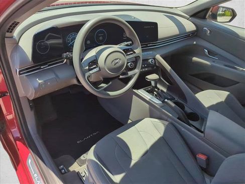 Used 2024 Hyundai Elantra SEL FWD image 8