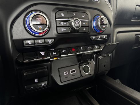 Used 2021 GMC Sierra 2500 SLT w/ SLT Premium Package image 32