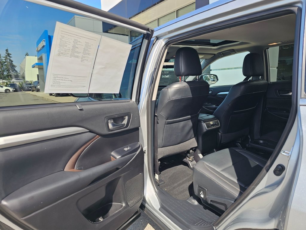 Used 2019 Toyota Highlander XLE AWD/4WD image 19