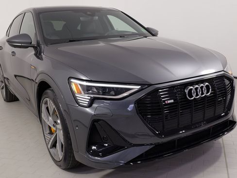 Used 2023 Audi e-tron Prestige w/ Prestige Package image 6