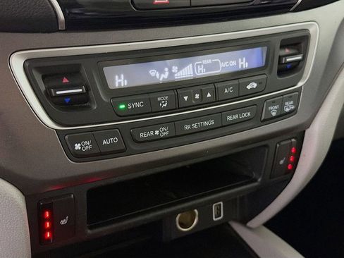 Used 2021 Honda Pilot EX image 16