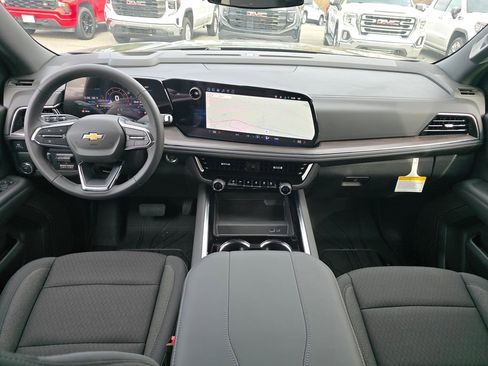 New 2026 Chevrolet Suburban LS image 5