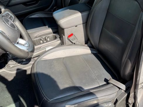 Used 2020 Jeep Gladiator Overland AWD/4WD image 6