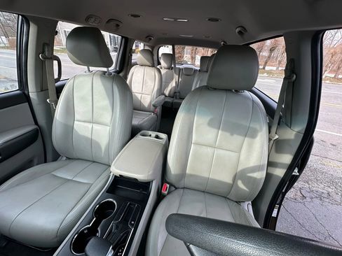 Used 2020 Kia Sedona L image 14