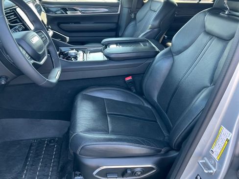 Used 2022 Jeep Wagoneer Series III w/ Flexible Seating Group AWD/4WD image 12