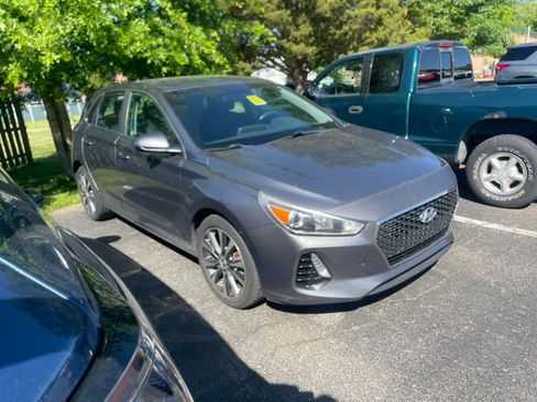 Used 2019 Hyundai Elantra GT FWD image 2