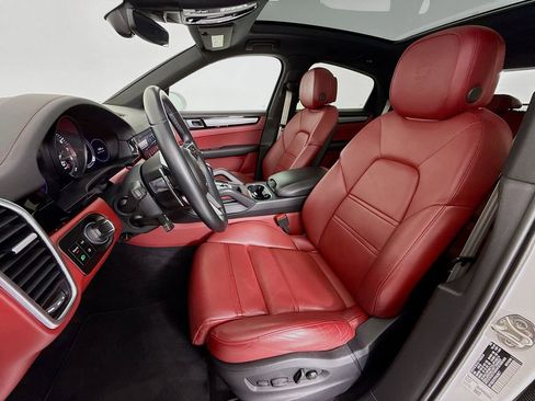 Certified 2023 Porsche Cayenne Platinum Edition w/ Premium Package Plus (PIA) AWD/4WD image 5