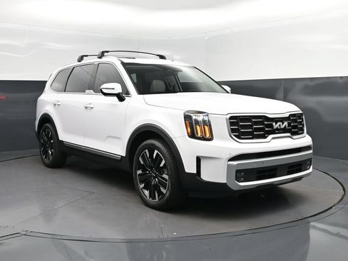 Used 2024 Kia Telluride SX w/ Towing Package FWD image 9