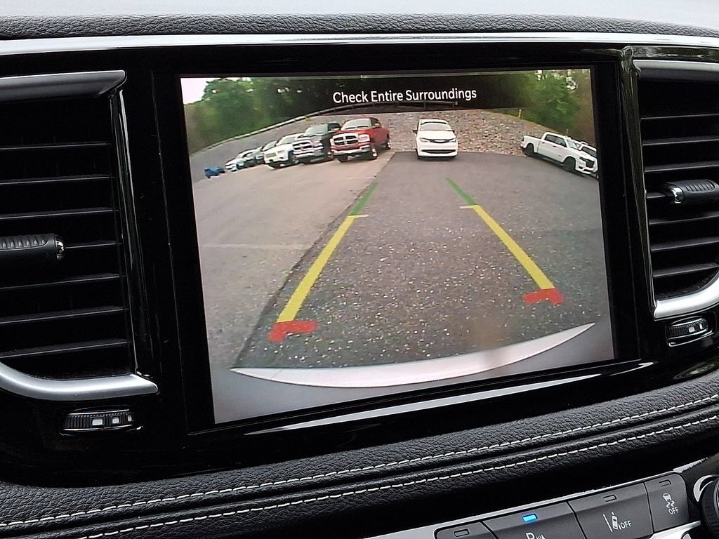 Used 2024 Chrysler Pacifica Limited FWD image 4