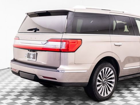 Used 2019 Lincoln Navigator Reserve AWD/4WD image 36