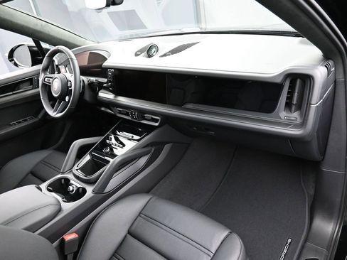 New 2026 Porsche Cayenne GTS AWD/4WD image 33