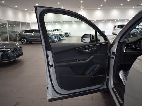 Used 2023 Audi Q7 2.0T Premium Plus w/ Premium Plus Package AWD/4WD image 9