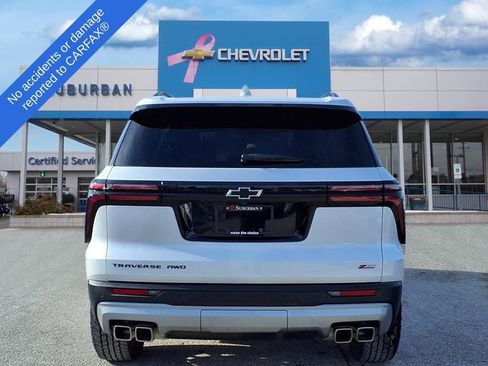 Used 2024 Chevrolet Traverse Z71 image 5