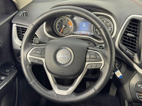 Used 2017 Jeep Cherokee Trailhawk w/ Cold Weather Group image 18