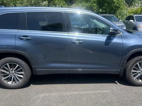 Used 2017 Toyota Highlander XLE AWD/4WD image 11