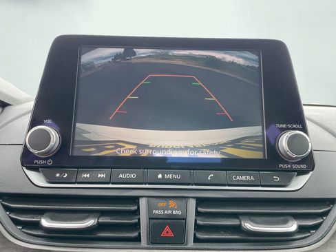 Used 2025 Nissan Altima 2.5 SV FWD image 9