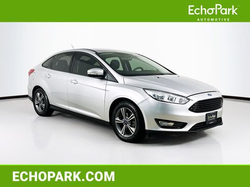 Used 2016 Ford Focus SE FWD image 1