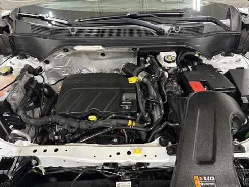 Used 2024 Chevrolet Trax RS FWD image 24