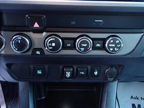 Used 2020 Toyota Tacoma TRD Off-Road image 17