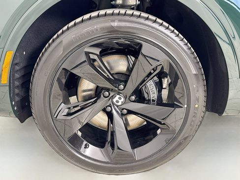 Certified 2025 Bentley Bentayga AWD/4WD image 10