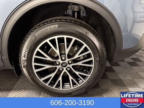 Used 2024 Ford Escape SE image 13