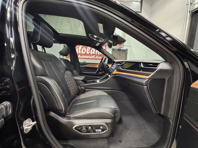 Used 2023 Jeep Grand Cherokee Summit AWD/4WD image 12