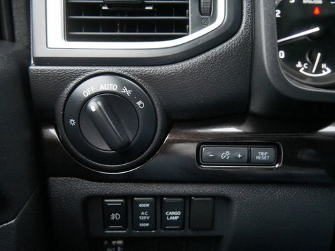 Used 2019 Nissan Titan SV w/ SV Convenience Package image 28