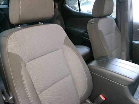 Used 2023 Chevrolet Traverse LT FWD image 10