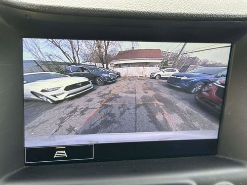 Used 2023 GMC Terrain SLT image 25