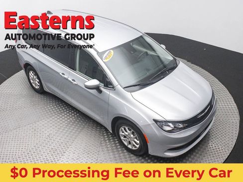 Used 2023 Chrysler Voyager LX FWD image 3