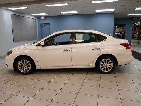 Used 2019 Nissan Sentra SV image 2