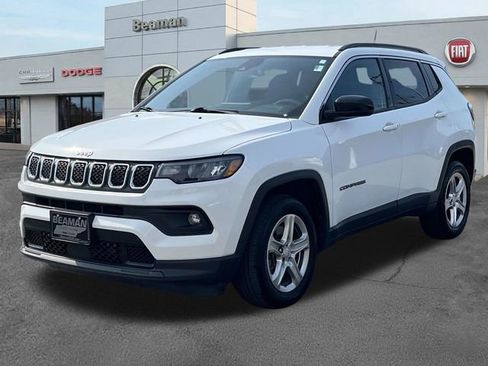 Used 2023 Jeep Compass Latitude AWD/4WD image 3