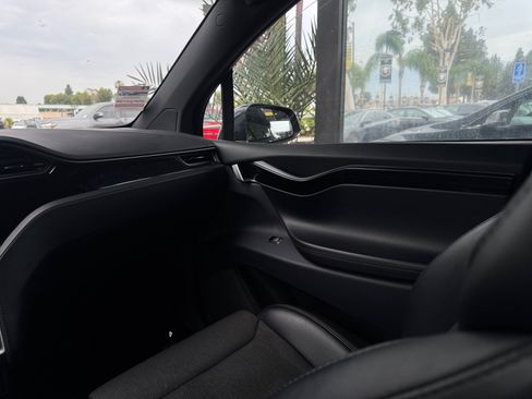 Used 2018 Tesla Model X 75D AWD/4WD image 19