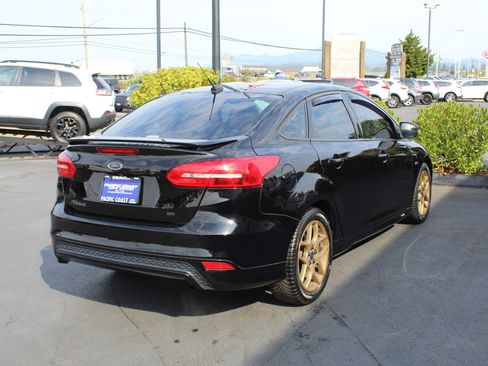 Used 2016 Ford Focus SE w/ SE Sport Package FWD image 6