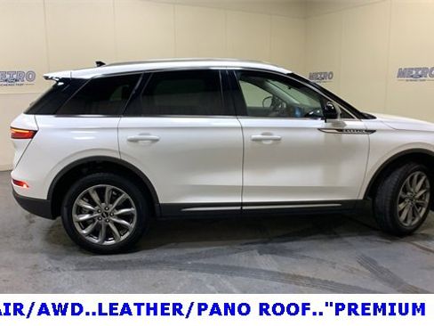 Used 2022 Lincoln Corsair AWD w/ Premium Package image 2