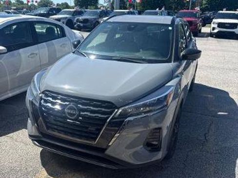 Used 2024 Nissan Kicks SR w/ SR Premium Package FWD image 2