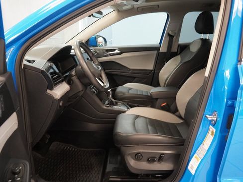 Used 2022 Volkswagen Taos SEL w/ Panoramic Sunroof Package image 4