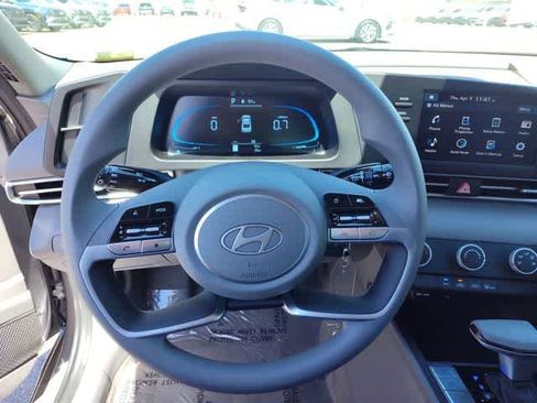 New 2026 Hyundai Elantra SE FWD image 19