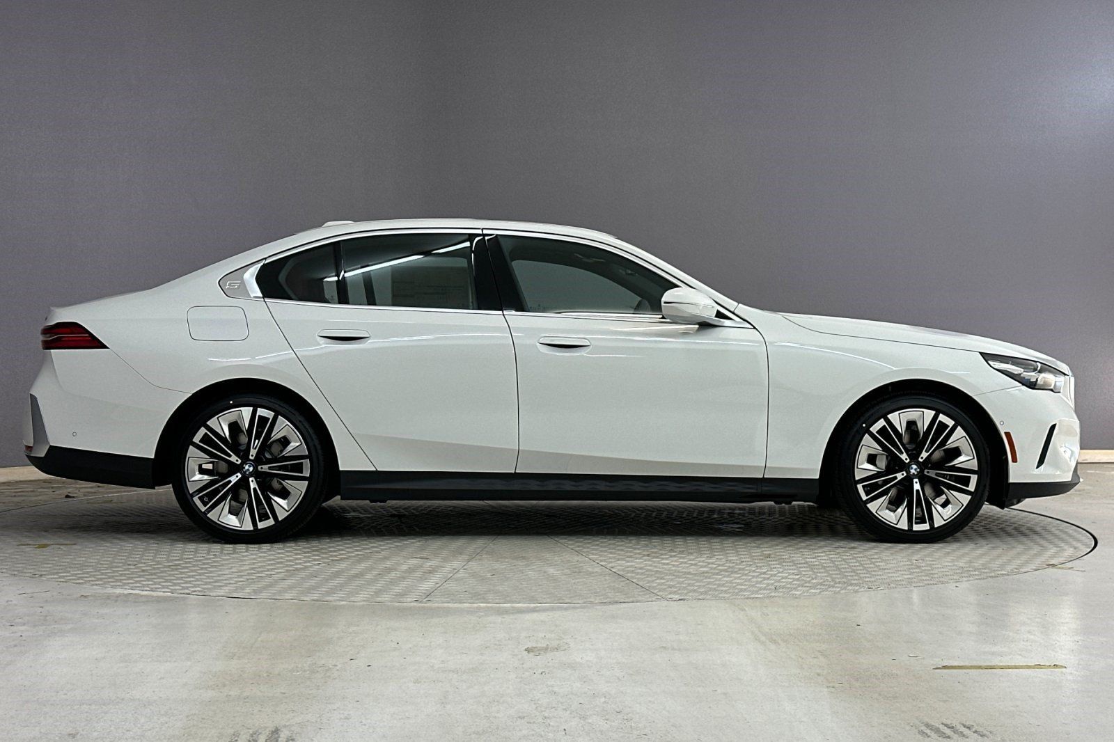 Used 2026 BMW 530i RWD image 7