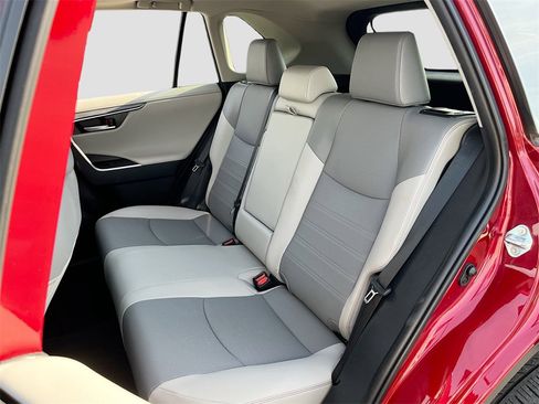 Used 2023 Toyota RAV4 Limited image 23