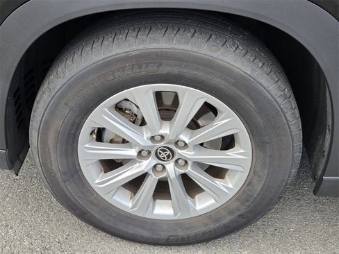 Used 2025 Toyota Grand Highlander XLE image 15