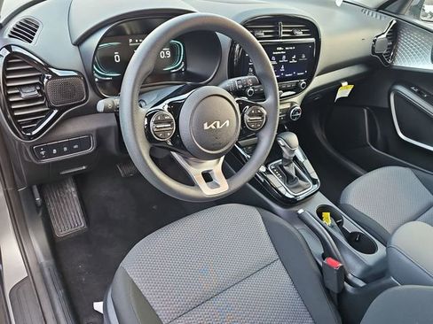 Used 2025 Kia Soul S image 11