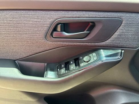 Used 2023 Nissan Rogue S FWD image 19