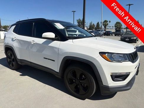 Used 2019 Jeep Compass Latitude FWD image 1